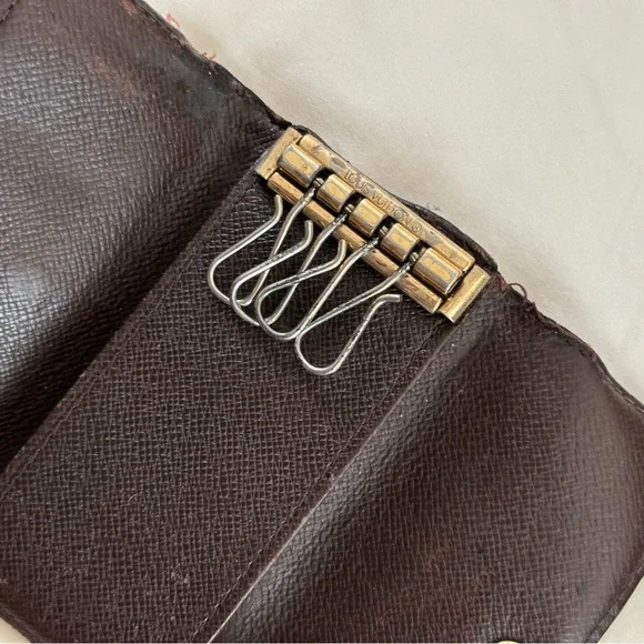 100% Authentic Extremely Damaged Louis Vuitton Damier 4-ring Key Card Case - Picture 6 of 10